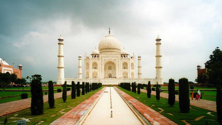 Discover India – Heritage, Culture & Scenic Wonders Discover India: A Journey Through Heritage, Culture, and Scenic Wonders